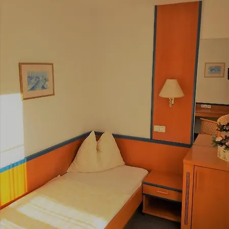 Thuenauer ホテル Offenhausen