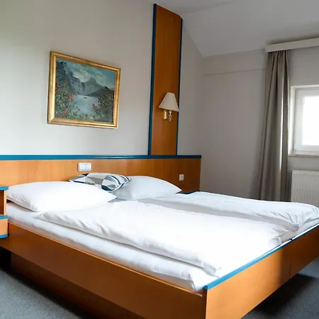 Thuenauer Hotel Offenhausen
