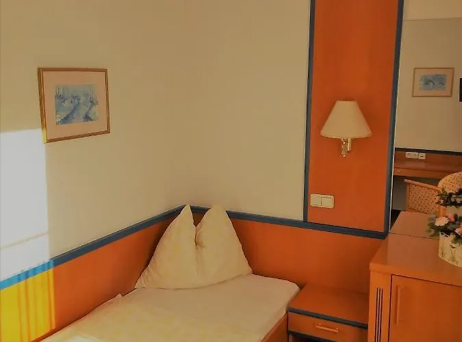 Thuenauer Hotel Offenhausen